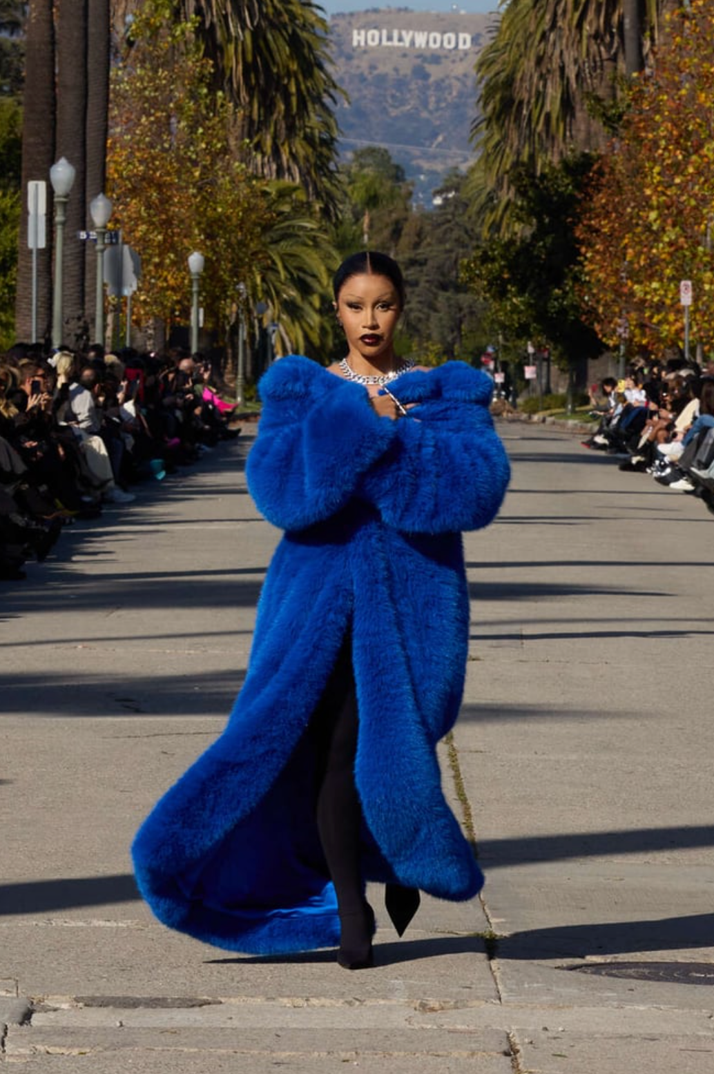 BALENCIAGA PRESENTA COLECCIÓN EN LAS CALLES DE L.A.